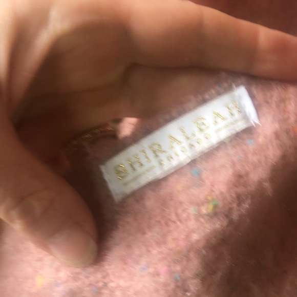 Women’s Extra Large Woolen Scarf - Picture 3 of 4